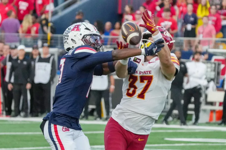 Cyclones no match for No. 10 Arizona